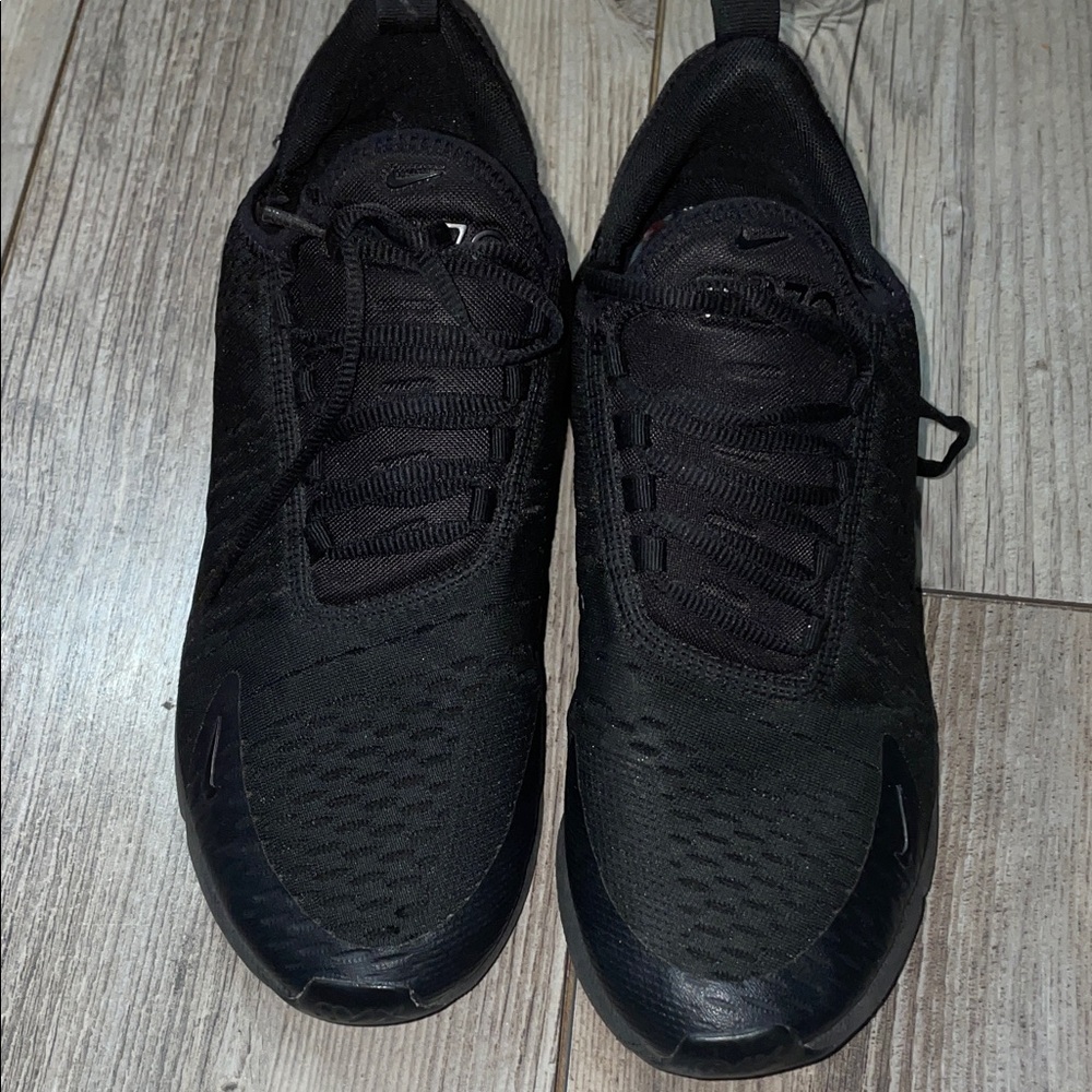 Nike Men's All-Black AIRMAC 270 Sneakers